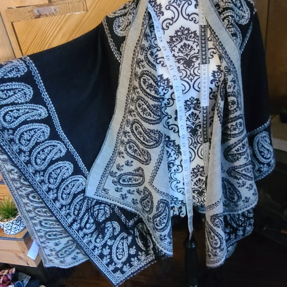 Black/Grey poncho/shall